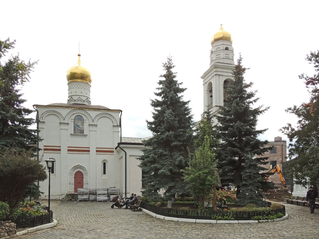 Даниловский. Церковь Рождества Пресвятой Богородицы в Старом Симонове. общий вид в ландшафте