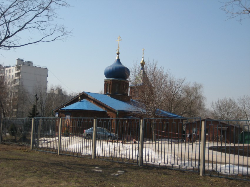 Церковь Державной иконы Божией Матери в Чертанове (деревянная), Чертаново Северное (Южный административный округ (ЮАО), г. Москва). общий вид в ландшафте