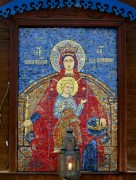 Церковь Державной иконы Божией Матери в Чертанове (деревянная), Мозаичная храмовая икона на алтарной апсиде<br>, Москва, Южный административный округ (ЮАО), г. Москва