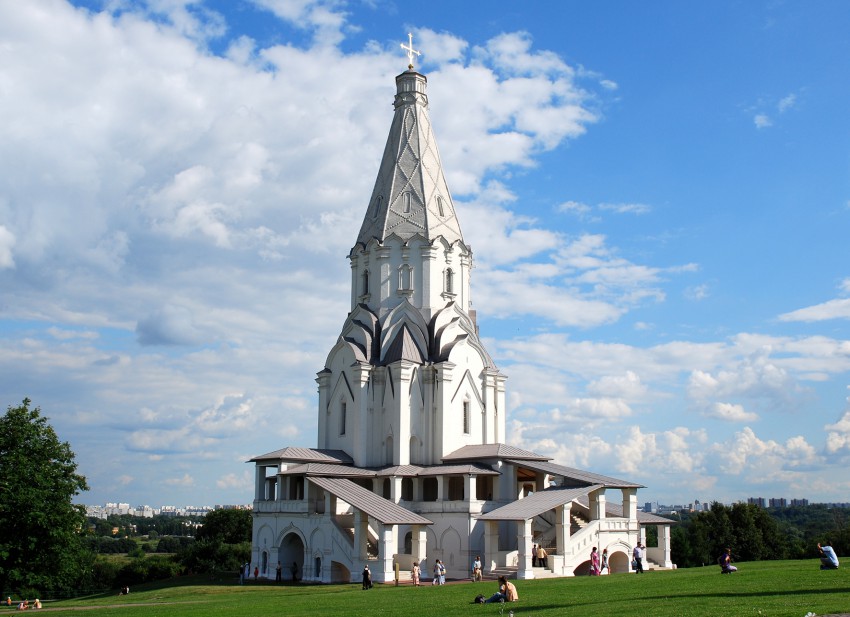 Нагатинский затон. Церковь Вознесения Господня в Коломенском. общий вид в ландшафте