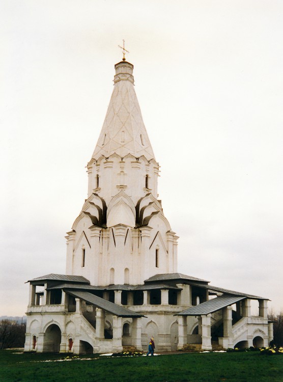 Нагатинский затон. Церковь Вознесения Господня в Коломенском. фасады