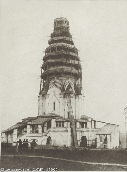 Нагатинский затон. Церковь Вознесения Господня в Коломенском. архивная фотография, Церковь Вознесения Господня в лесах в период реставрации шатра под руководством архитектора Н.В.Марковникова.  Фотограф: архитектор Б.Н.Засыпкин.	1913 году (направление съемки — северо-восток) Источник http://oldmos.ru/old/photo/view/79920