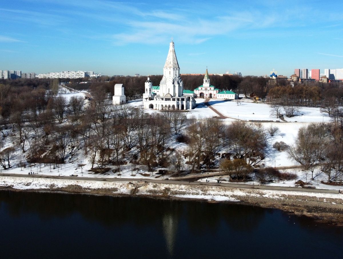 Нагатинский затон. Церковь Вознесения Господня в Коломенском. художественные фотографии