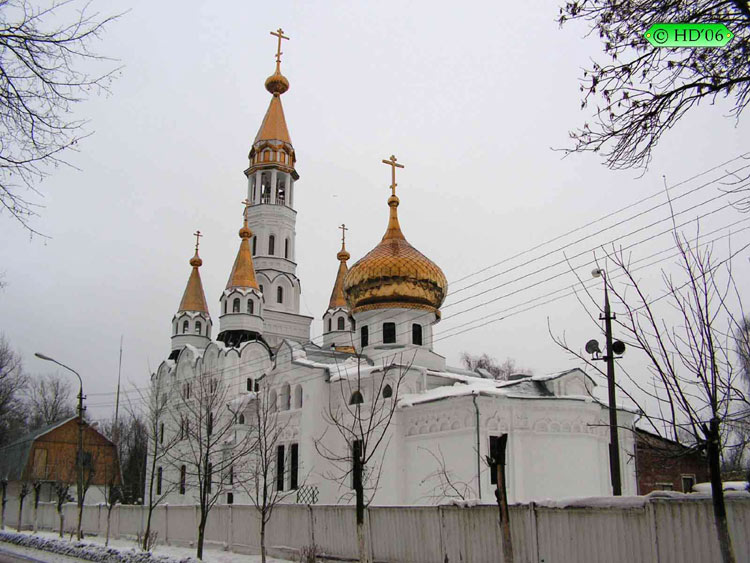 Церковь Боголюбской иконы Божией Матери, Пушкино (Пушкинский район и гг. Ивантеевка, Королёв, Московская область). общий вид в ландшафте
