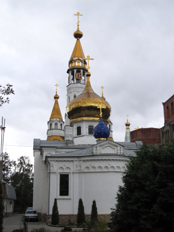 Церковь Боголюбской иконы Божией Матери, Пушкино (Пушкинский район и гг. Ивантеевка, Королёв, Московская область). общий вид в ландшафте