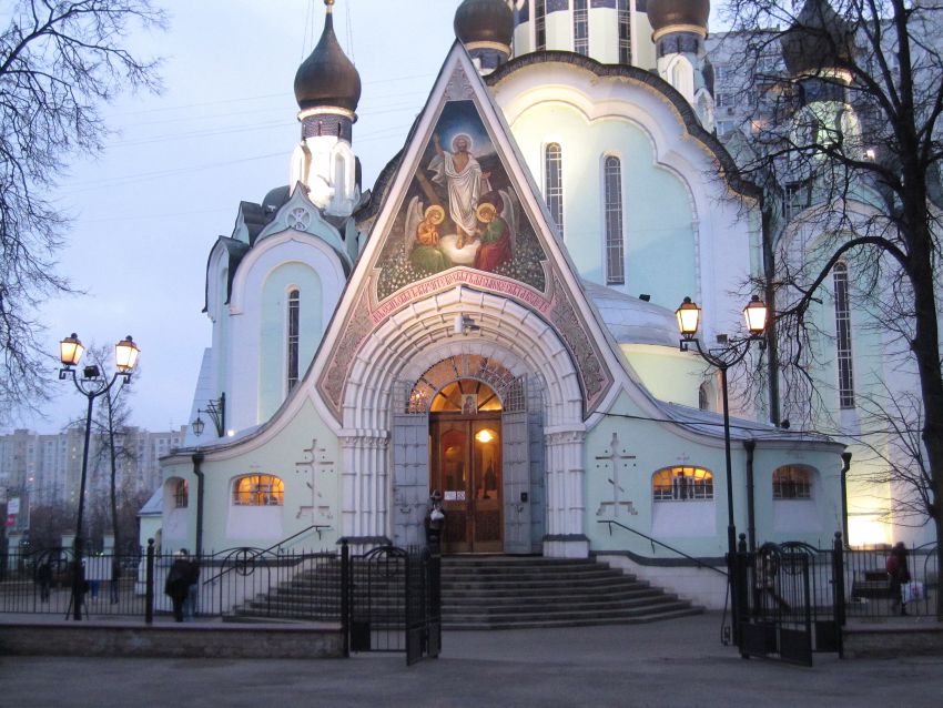 Церковь у метро сокольники