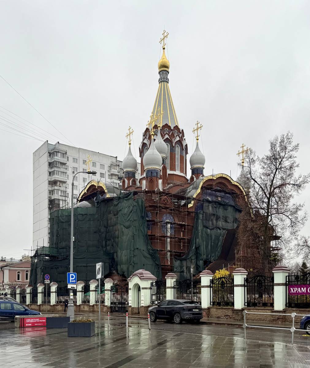 Церковь Воскресения Христова в Сокольниках, Сокольники (Восточный административный округ (ВАО), г. Москва). документальные фотографии, Церковь в процессе реставрации с возвращением первоначального колористического решения