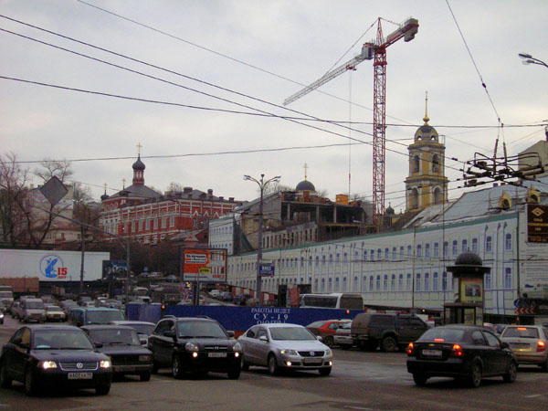 Мещанский. Богородице-Рождественский монастырь. документальные фотографии, Вид на монастырь с Трубной площади.Скоро этот вид изменится и его закроют современные бетонные мешки