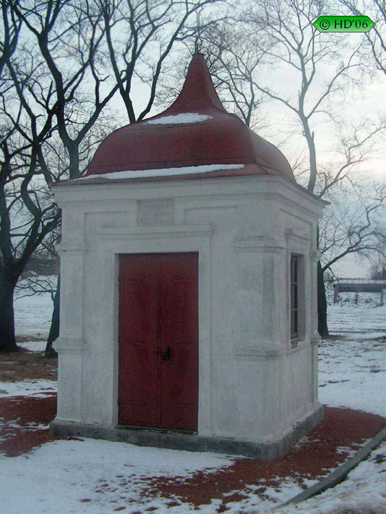 Неизвестная часовня, Мир (Кореличский район, Беларусь, Гродненская область). фасады