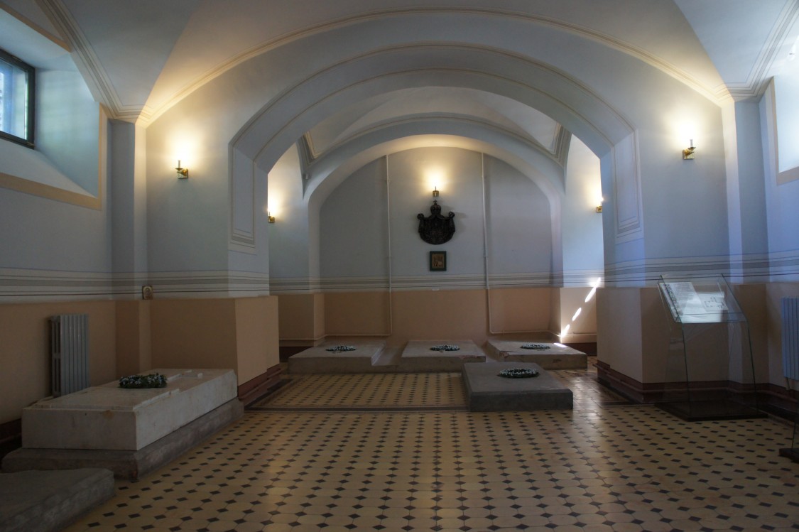 Церковь Николая Чудотворца (усыпальница Святополк-Мирских), Мир (Кореличский район, Беларусь, Гродненская область). интерьер и убранство