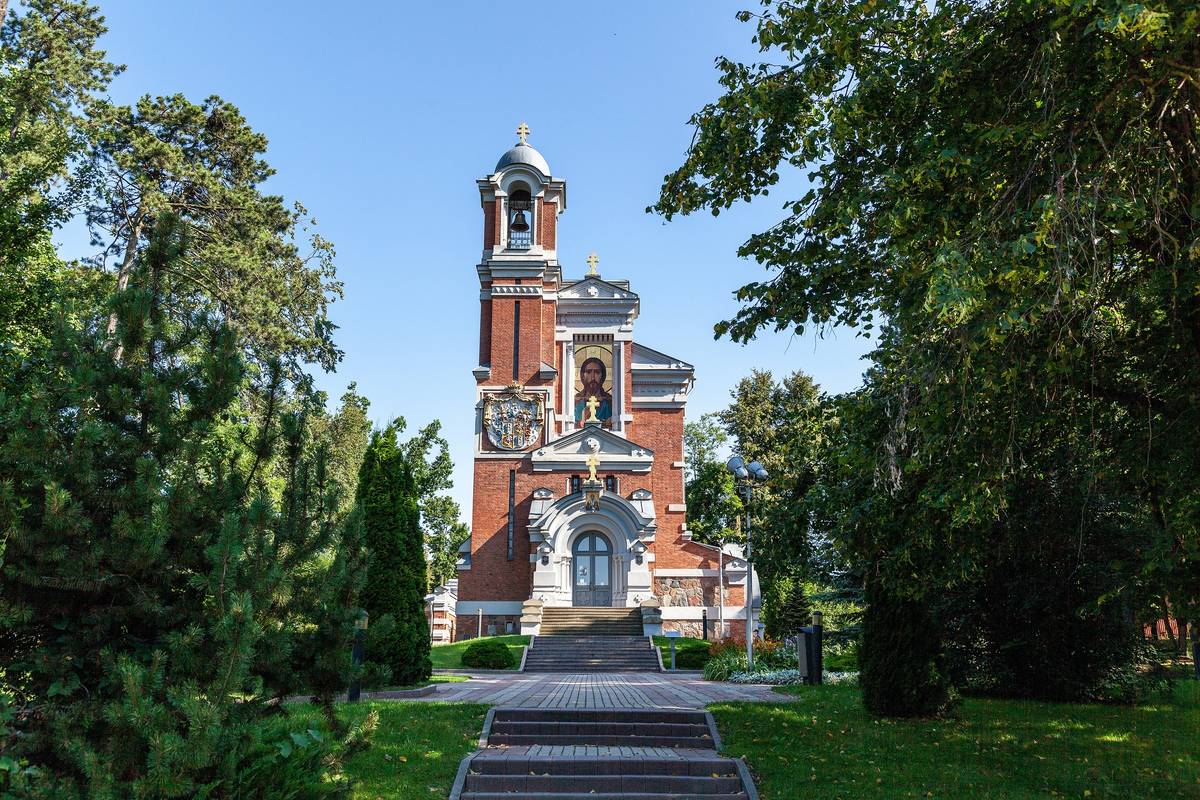 Церковь Николая Чудотворца (усыпальница Святополк-Мирских), Мир (Кореличский район, Беларусь, Гродненская область). общий вид в ландшафте