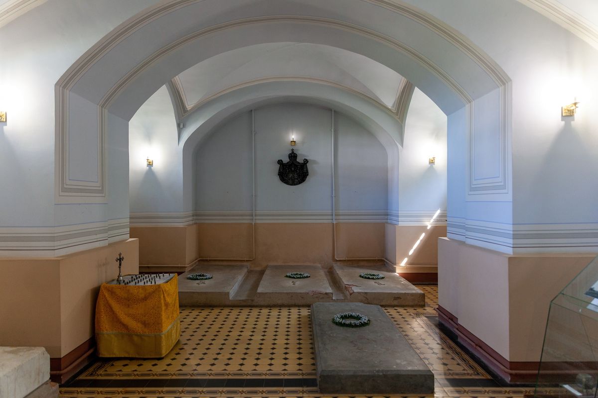 Церковь Николая Чудотворца (усыпальница Святополк-Мирских), Мир (Кореличский район, Беларусь, Гродненская область). интерьер и убранство