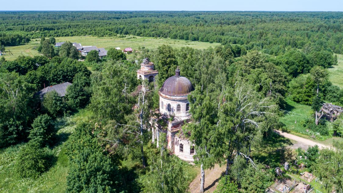 Церковь Покрова Пресвятой Богородицы, Алексеевское (Рамешковский район, Тверская область). общий вид в ландшафте