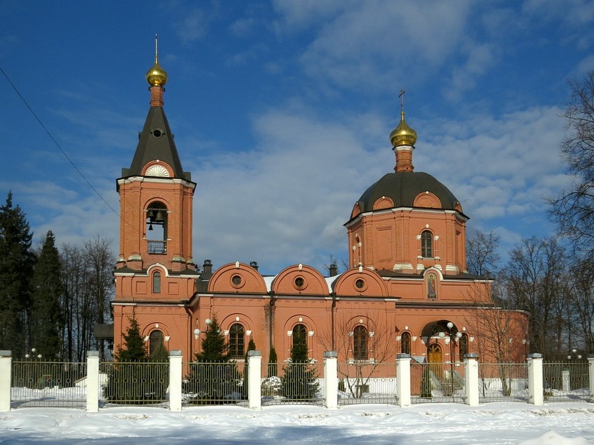 Восточный. Церковь Димитрия Солунского в Восточном. фасады, Вид с юга