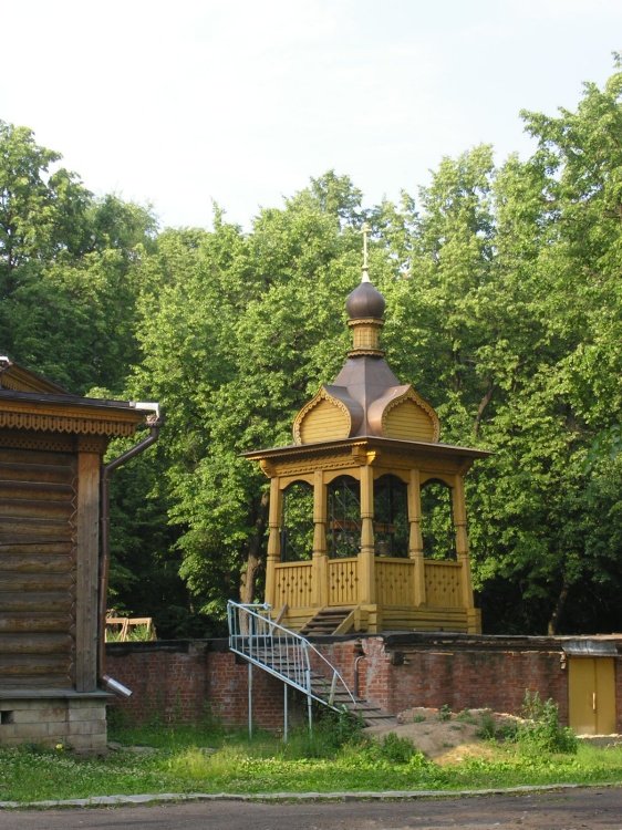 Церковь Тихона Задонского на Ширяевом поле в Сокольниках (новая), Сокольники (Восточный административный округ (ВАО), г. Москва). дополнительная информация, Звонница церкви