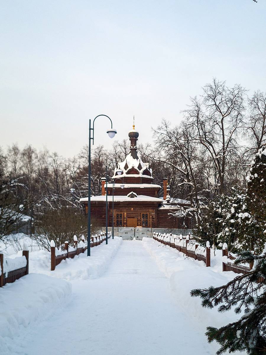 художественные фотографии. Церковь Тихона Задонского на Ширяевом поле в Сокольниках (новая), Сокольники (Восточный административный округ (ВАО), г. Москва)