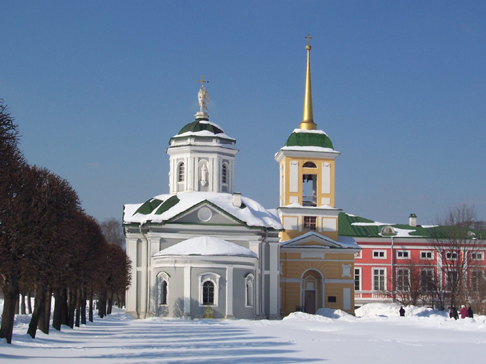 Церковь Спаса Всемилостивого в Кускове, Вешняки (Восточный административный округ (ВАО), г. Москва). общий вид в ландшафте