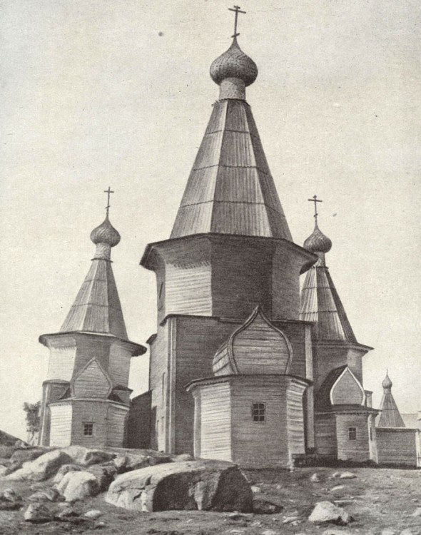 Собор Успения Пресвятой Богородицы, Кемь (Кемский район, Республика Карелия). архивная фотография, Восточный фасад. Фото из книги С. Забелло, В. Иванов, П. Максимов. Русское деревянное зодчество. Государственное архитектурное издательство Академии архитектуры СССР. М., 1942 г.