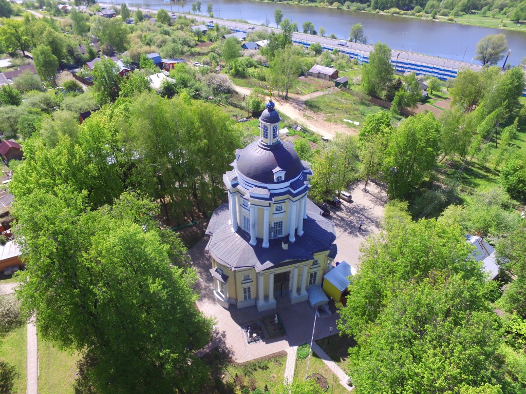 Церковь Владимирской иконы Божией Матери в Виноградове, Северный (Северо-Восточный административный округ (СВАО), г. Москва). общий вид в ландшафте, Вид с северо-востока, фото с квадрокоптера