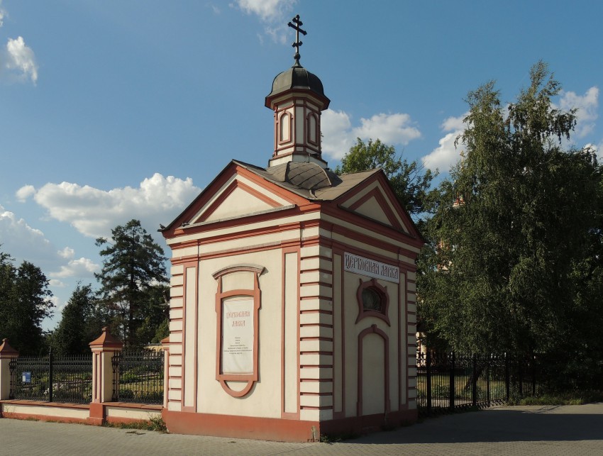 Лианозово. Церковь Воздвижения Креста Господня в Алтуфьеве. дополнительная информация, Церковная лавка