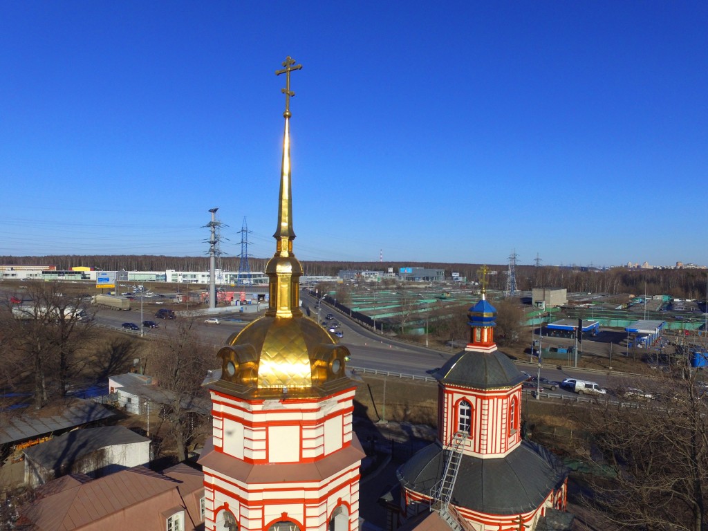 Церковь Воздвижения Креста Господня в Алтуфьеве, Лианозово (Северо-Восточный административный округ (СВАО), г. Москва). архитектурные детали, Завершение храма, фото с квадрокоптера