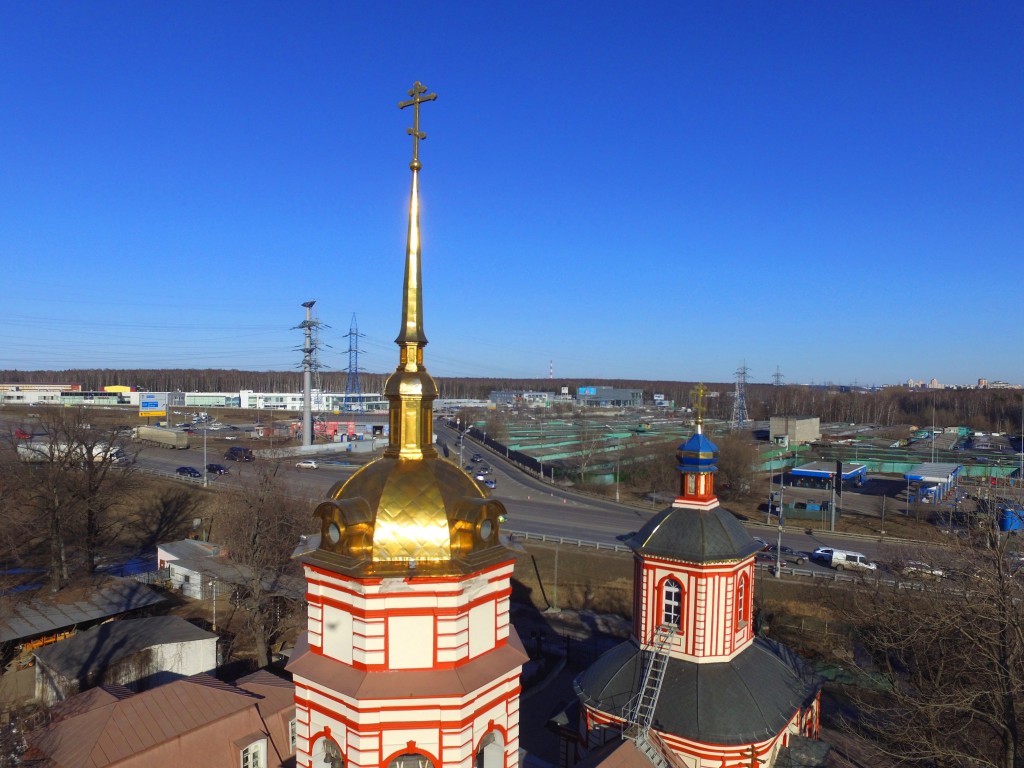 Лианозово. Церковь Воздвижения Креста Господня в Алтуфьеве. архитектурные детали, Завершение храма, фото с квадрокоптера