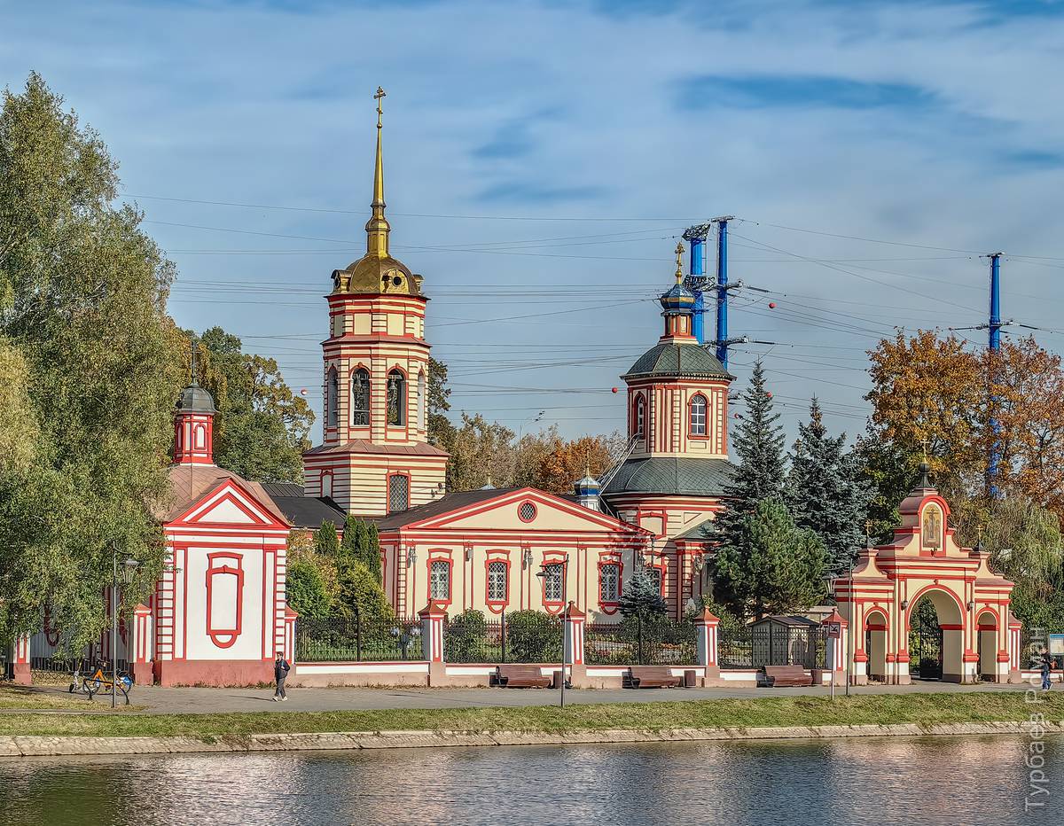 Церковь Воздвижения Креста Господня в Алтуфьеве, Лианозово (Северо-Восточный административный округ (СВАО), г. Москва). общий вид в ландшафте, Вид с юга