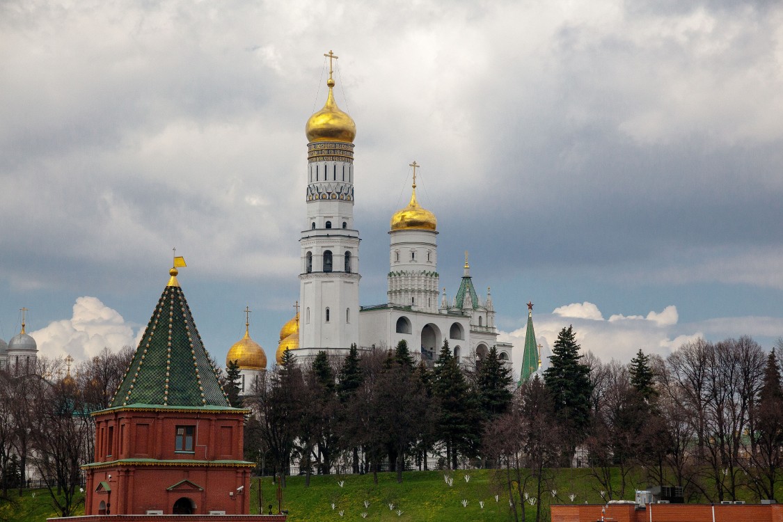Кремль. Церковь Иоанна Лествичника с колокольней 