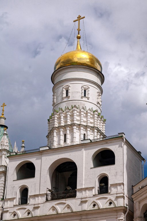 Кремль. Церковь Иоанна Лествичника с колокольней 