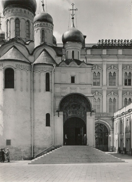 Тверской. Кремль. Собор Благовещения Пресвятой Богородицы. архивная фотография, Благовещенский собор и Большой кремлевский дворец. 
 Фото Германа Гроссмана. 1958 год  https://humus.livejournal.com/5534823.html 