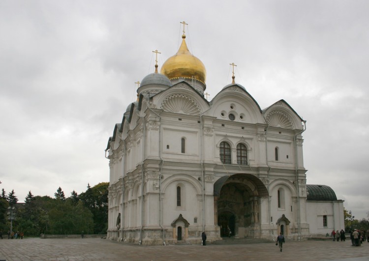 Кремль. Собор Михаила Архангела, Тверской (Центральный административный округ (ЦАО), г. Москва). общий вид в ландшафте