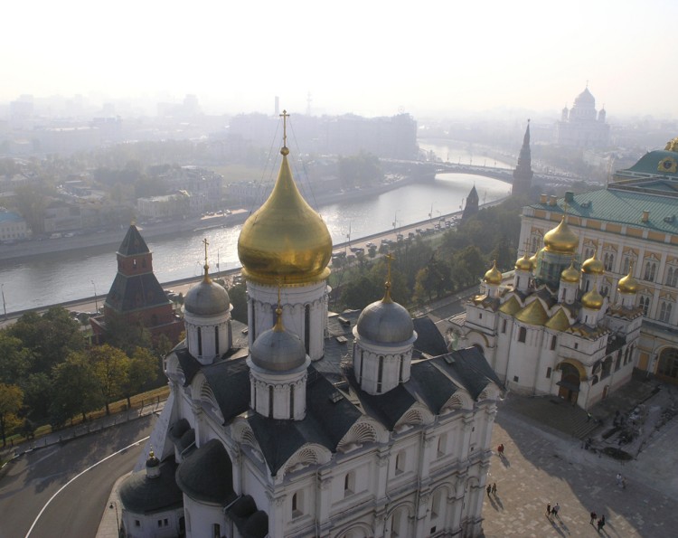 Кремль. Собор Михаила Архангела, Тверской (Центральный административный округ (ЦАО), г. Москва). общий вид в ландшафте, Снято с колокольни Ивана Великого