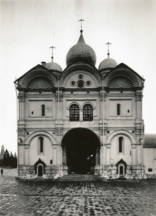 Тверской. Кремль. Собор Михаила Архангела. архивная фотография, Западный фасад. Фото Германа Гроссмана. 1958 год  https://humus.livejournal.com/5534823.html