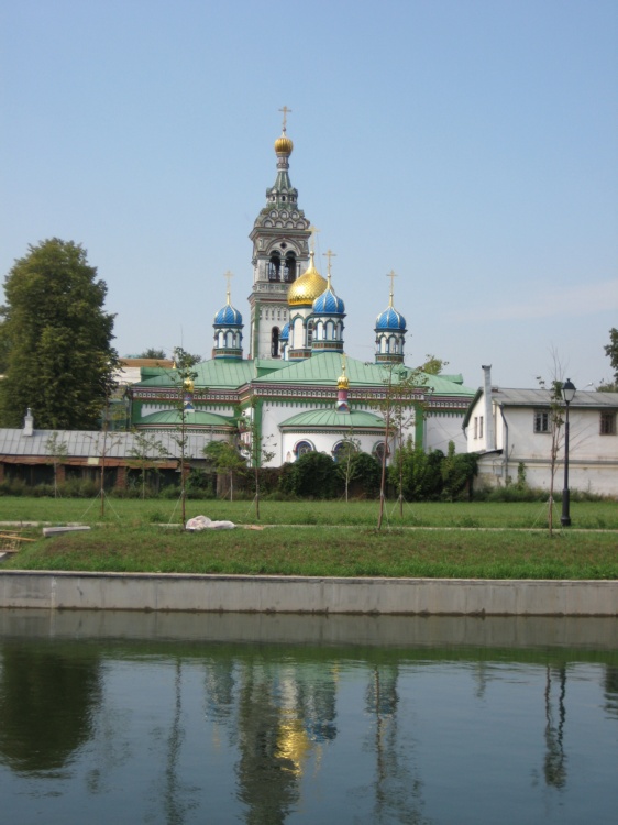 Церковь Николая Чудотворца на Рогожском кладбище, Нижегородский (Юго-Восточный административный округ (ЮВАО), г. Москва). общий вид в ландшафте