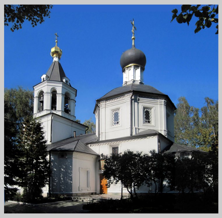Церковь Ризоположения (Положения ризы Богородицы во Влахерне) в Леонове, Ростокино (Северо-Восточный административный округ (СВАО), г. Москва). общий вид в ландшафте, Июль 2010 г.