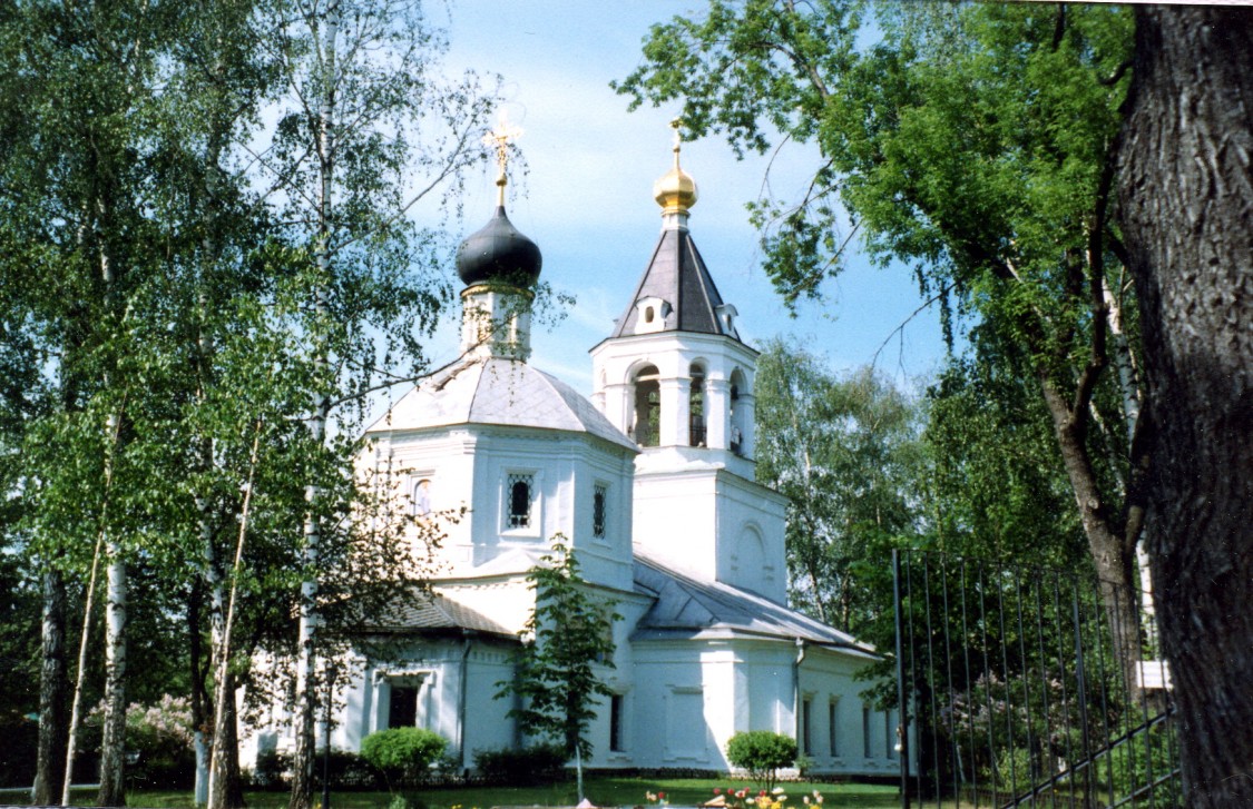 Ростокино. Церковь Ризоположения (Положения честной ризы Пресвятой Богородицы во Влахерне) в Леонове. фасады, из личного авторского собрания. автор Д.А.