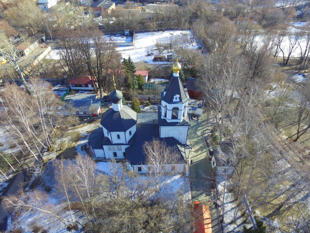 Церковь Ризоположения (Положения ризы Богородицы во Влахерне) в Леонове, Ростокино (Северо-Восточный административный округ (СВАО), г. Москва). общий вид в ландшафте, Вид с севера, фото с квадрокоптера