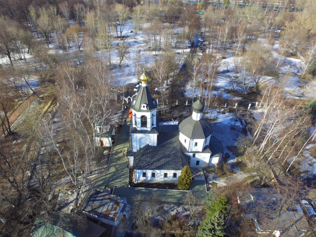 Церковь Ризоположения (Положения ризы Богородицы во Влахерне) в Леонове, Ростокино (Северо-Восточный административный округ (СВАО), г. Москва). общий вид в ландшафте, Вид с юга, фото с квадрокоптера