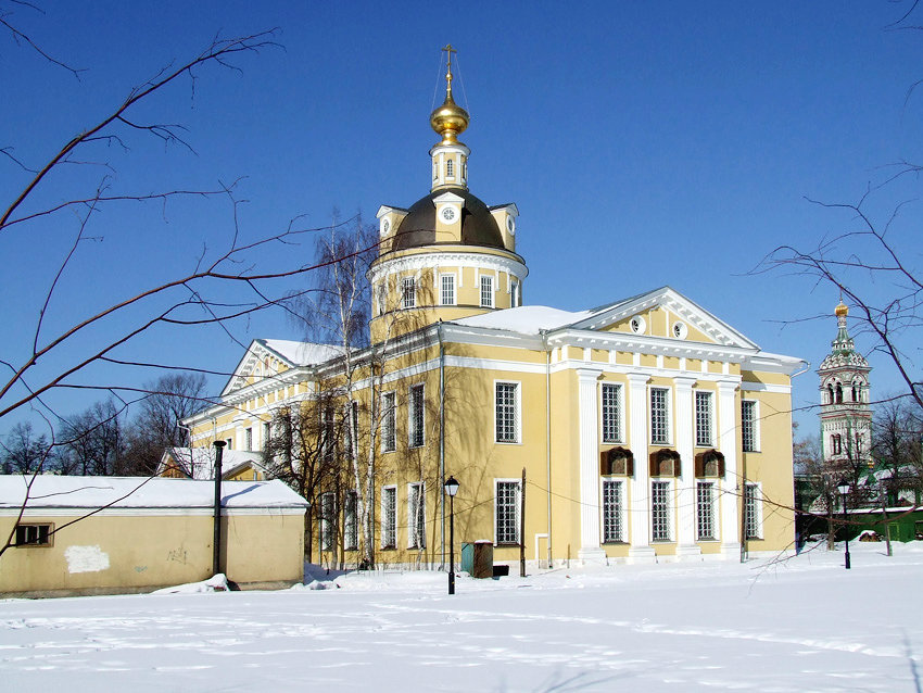 Кафедральный собор Покрова Пресвятой Богородицы на Рогожском кладбище, Нижегородский (Юго-Восточный административный округ (ЮВАО), г. Москва). общий вид в ландшафте