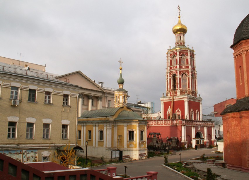 Тверской. Высокопетровский монастырь. общий вид в ландшафте, храм Толгской иконы Божией Матери и колокольня