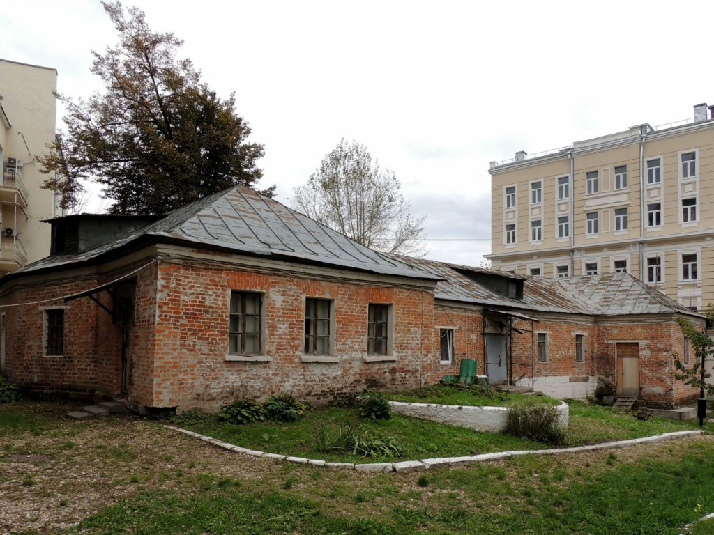 Высоко-Петровский монастырь, Тверской (Центральный административный округ (ЦАО), г. Москва). дополнительная информация, Службы (1690-е гг.)
