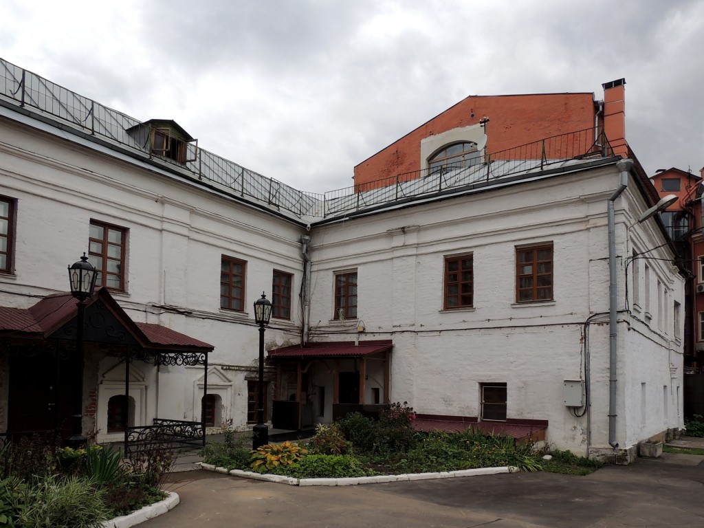Высоко-Петровский монастырь, Тверской (Центральный административный округ (ЦАО), г. Москва). дополнительная информация, Настоятельский корпус вид со стороны монастыря