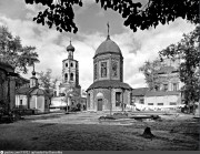 Высокопетровский монастырь, Фотография с сайта pastvu.ru Фото 1944 года.<br>, Москва, Центральный административный округ (ЦАО), г. Москва
