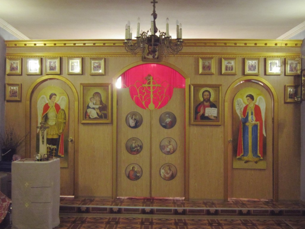 Часовня Рождества Пресвятой Богородицы, Красногвардейский район (Санкт-Петербург, г. Санкт-Петербург). интерьер и убранство, Иконостас храма-часовни Рождества Пресвятой Богородицы.