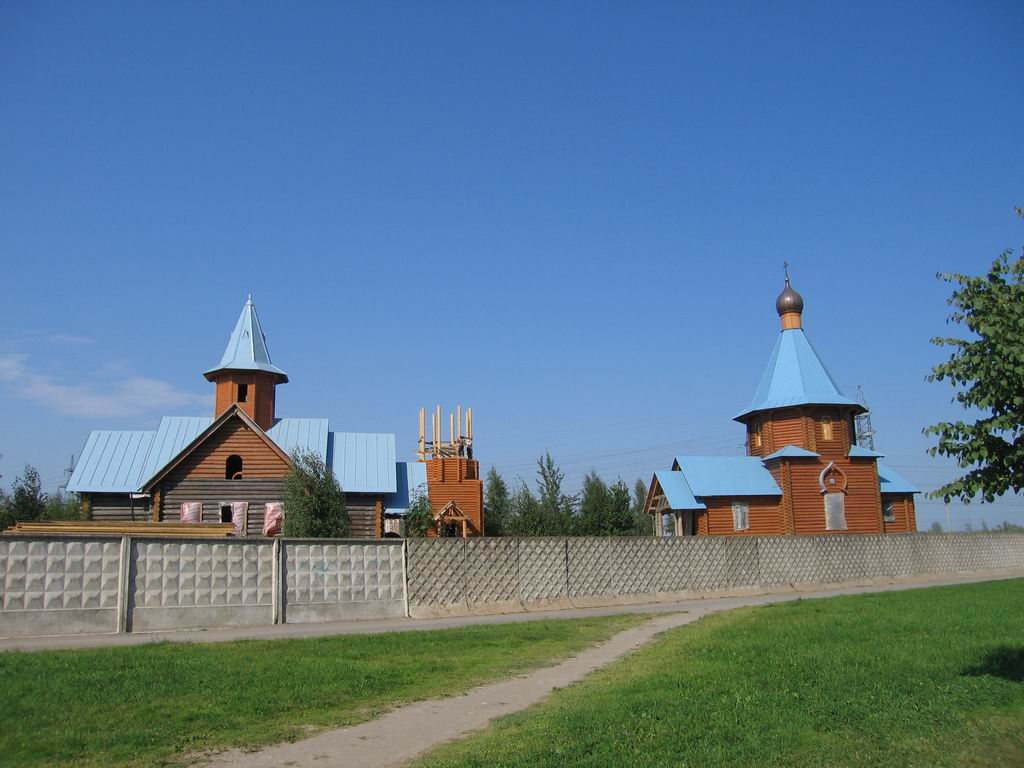 Церковь Иверской иконы Божией Матери, Невский район (Санкт-Петербург, г. Санкт-Петербург). общий вид в ландшафте, Строительство храмов. 2005 г.