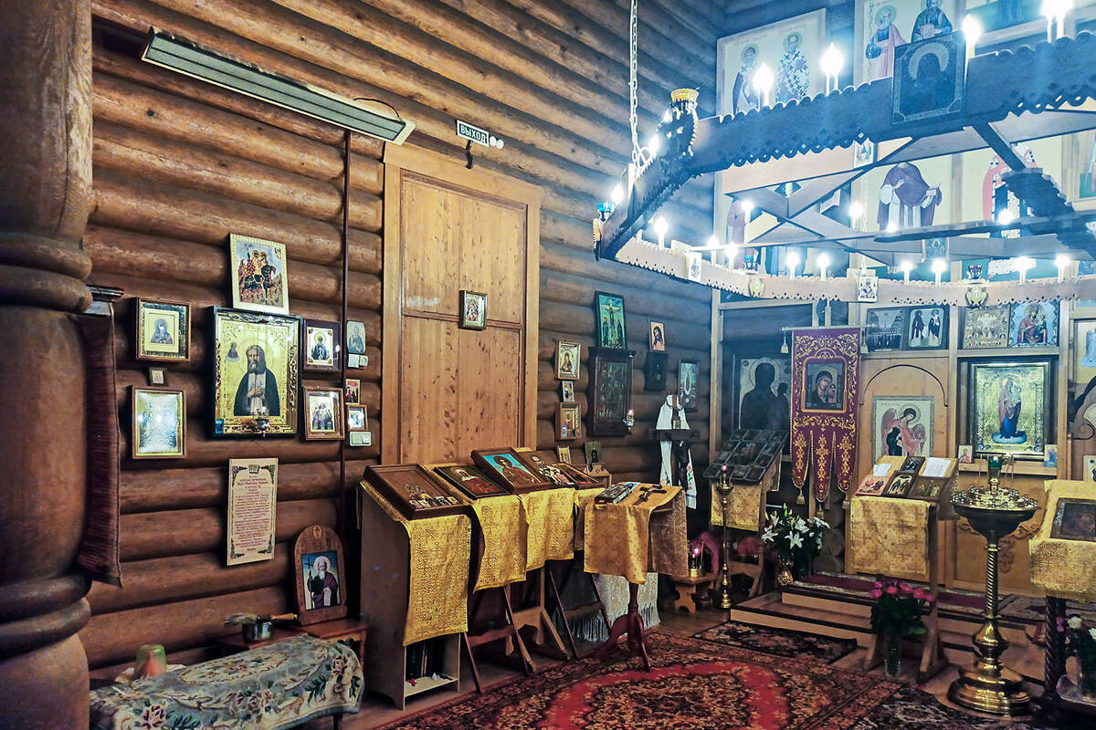 Церковь Иверской иконы Божией Матери, Невский район (Санкт-Петербург, г. Санкт-Петербург). интерьер и убранство