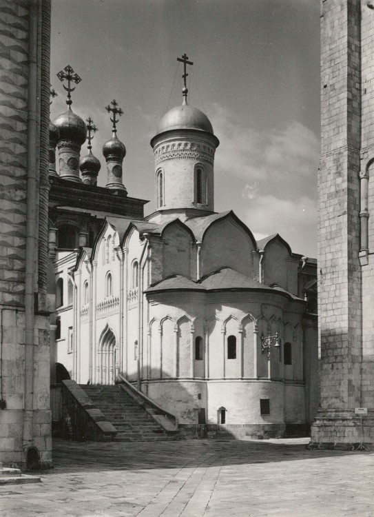 Кремль. Церковь Ризоположения (Положения честной ризы Пресвятой Богородицы во Влахерне), Тверской (Центральный административный округ (ЦАО), г. Москва). архивная фотография, Фото Германа Гроссмана. 1958 год  https://humus.livejournal.com/5534823.html