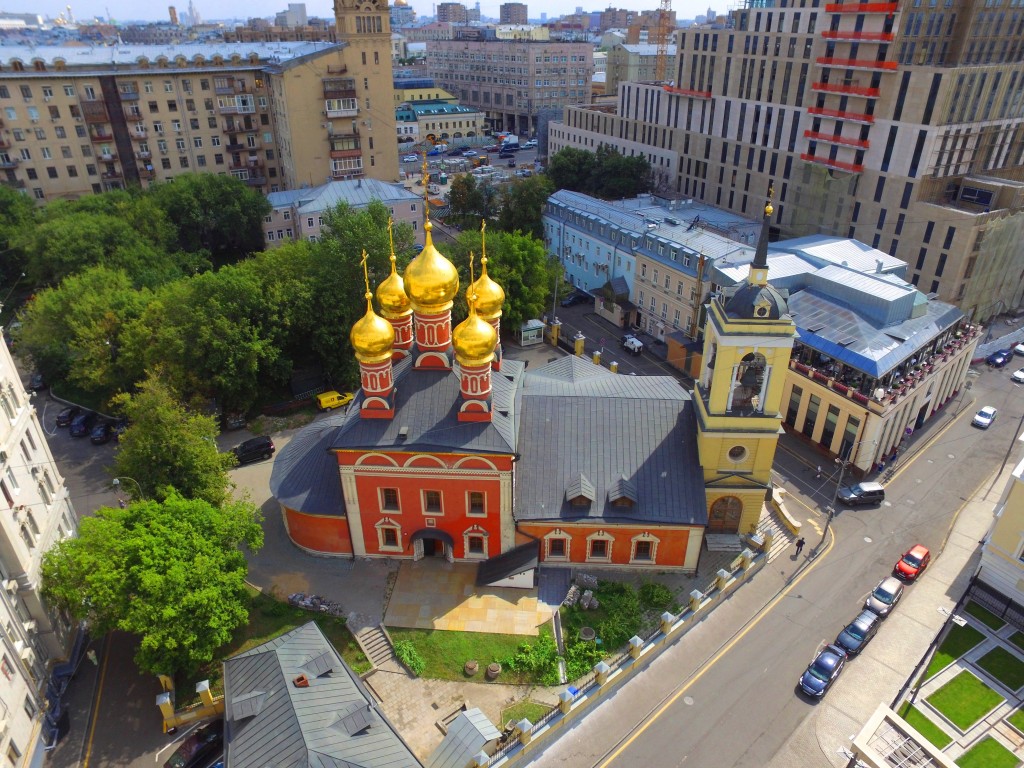 Арбат. Церковь Николая Чудотворца на Щепах. общий вид в ландшафте, Вид с севера, фото с квадрокоптера