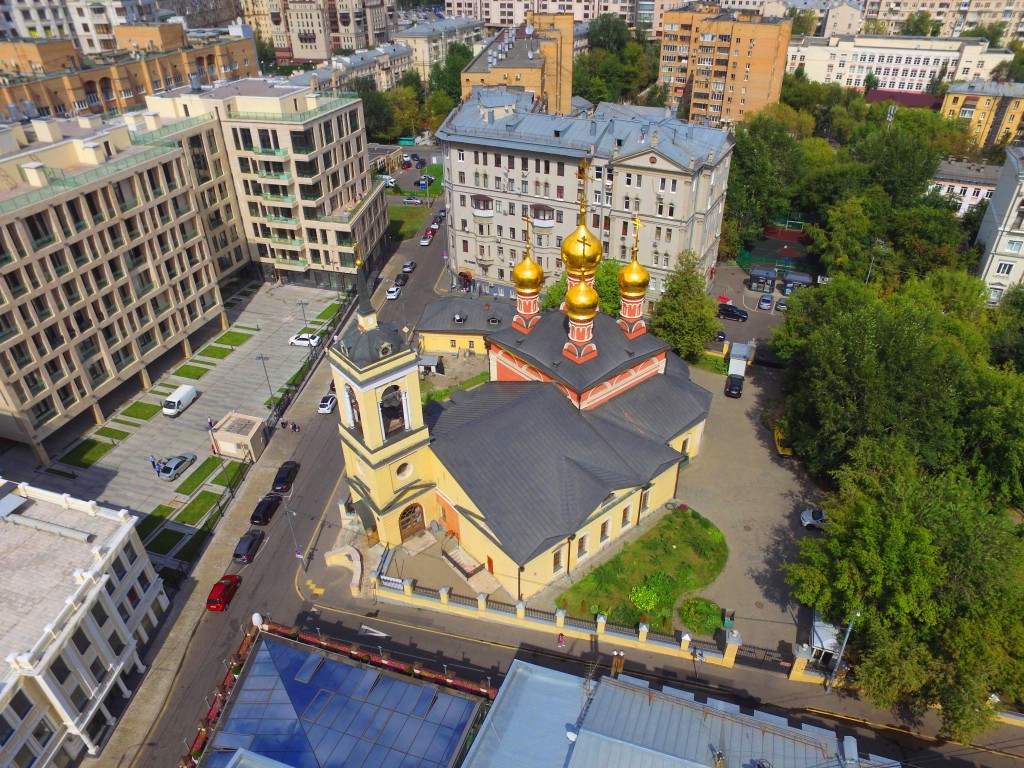 Церковь Николая Чудотворца на Щепах, Арбат (Центральный административный округ (ЦАО), г. Москва). общий вид в ландшафте, Вид с юго-запада, фото с квадрокоптера