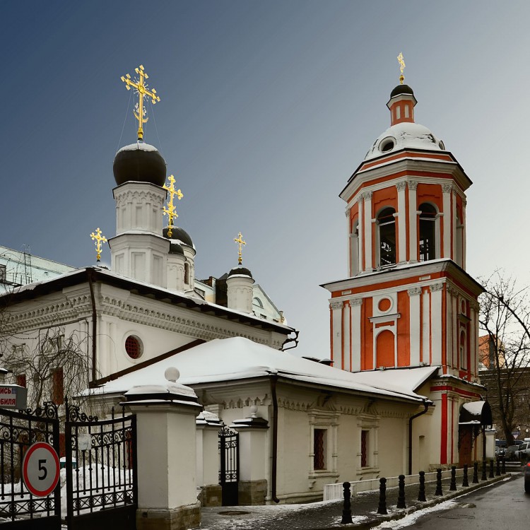 Церковь Иоанна Богослова в Бронной слободе, Пресненский (Центральный административный округ (ЦАО), г. Москва). общий вид в ландшафте